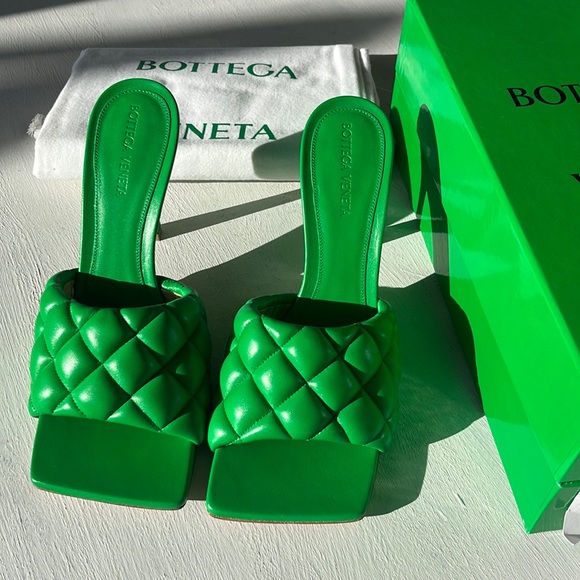 💚 BOTTEGA VENETA 💚 Padded Heels - Picture 1 of 9
